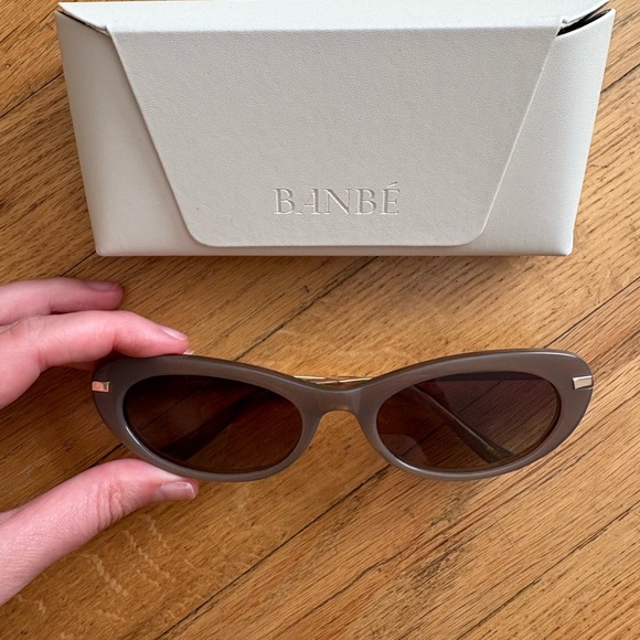 Banbé The Rae Sunglasses - Picture 3 of 6